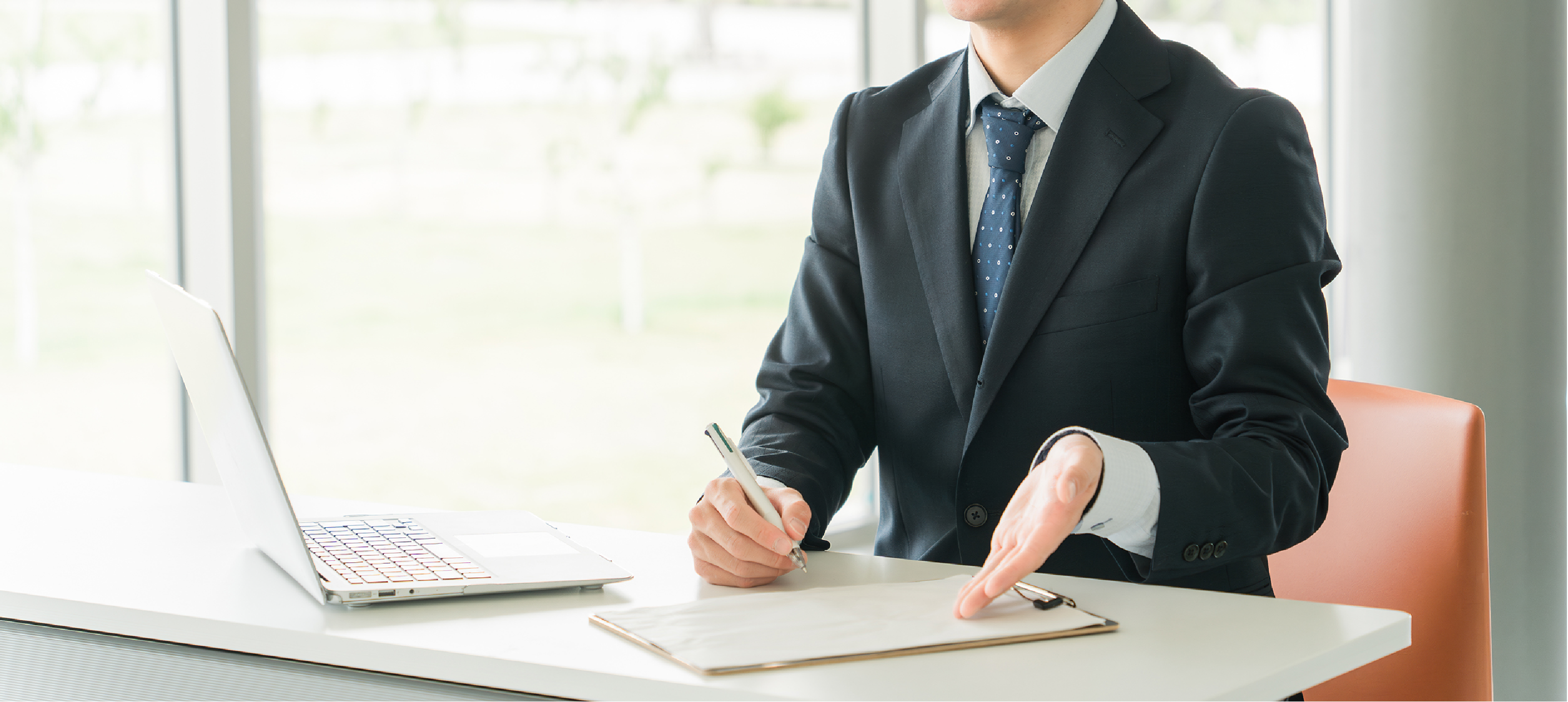 人材コーディネーターとして企業と求職者をつなぐ様子